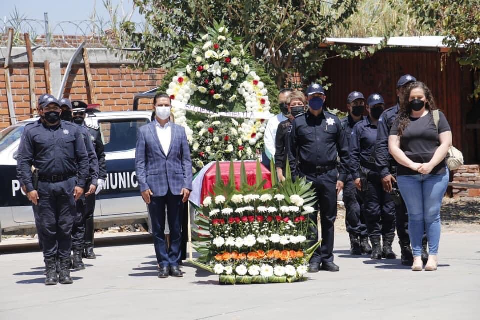 Despiden con honores a oficial caído el domingo pasado en Salvatierra