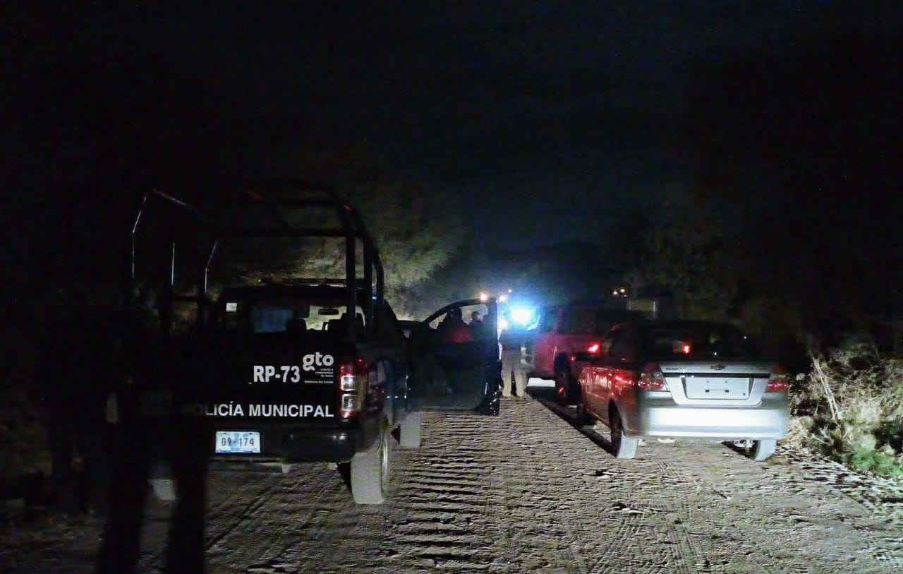 Dos Hombres Y Una Mujer Fueron Asesinados A Balazos Cuando Viajaban En