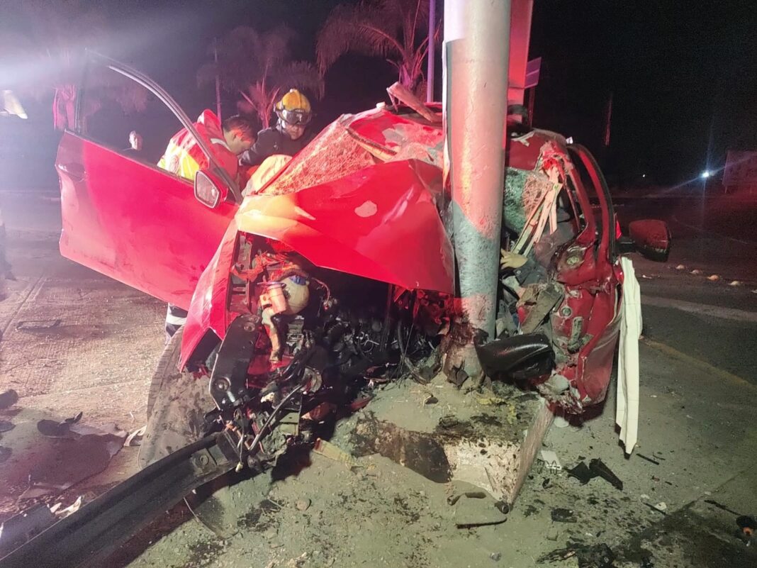 Brutal accidente en la glorieta a San Miguel de Allende dejó un saldo