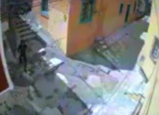 Cesan a dos policías por abuso de confianza y robo en Guanajuato.