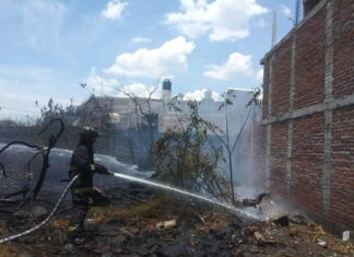 Controlan bomberos incendio provocado, no se registraron lesionados, ni detenidos, en Uriangato