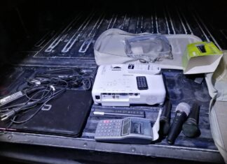 Policía municipal en León frustra robo a kinder, detienen a ladrón con varios objetos sustraidos.