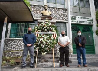 Autoridades municipales de Moroleon conmemoraron el 68 aniversario luctuoso del Prof. J. Jesús López López.