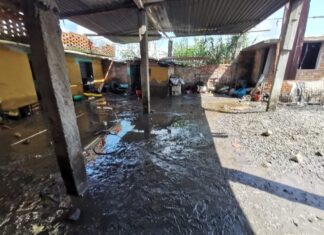 DIF, Desarrollo Social y Protección Civil de Salvatierra, apoyan a familias afectadas por la lluvia.