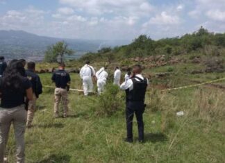 Localizan dos cuerpos en fosa clandestina en Morelia.