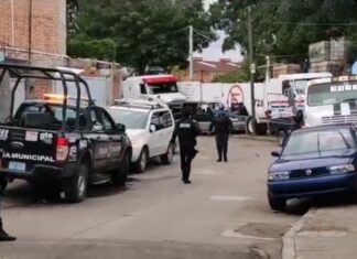Ataque armado dejo un saldo de dos muertos y tres heridos a los ocupantes se una camioneta en Irapuato.