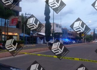 Ejecutan a un hombre en el interior de un autolavado en la calle América de Moroleón.