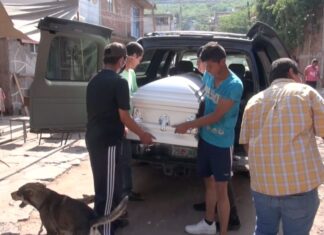 Entregaron los primeros cuerpos a familiares de las víctimas del anexo de Irapuato.