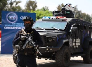 Entrega Gobierno del Estado al municipio de Celaya vehículo blindado.