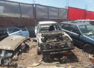 Recuperan auto con reporte de robo en un yonke en León; hay un detenido.