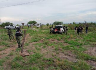 Encuentran los cuerpos de dos hombres sin vida, con visibles huellas de violencia en Barranca de Venaderos, en León.