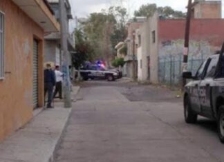 Sujetos armados ejecutan a un hombre en la colonia Loma Colorada de Morelia Mich. abandonan su cuerpo en una finca abandonada.