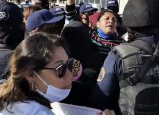 Fuerzas de Seguridad Pública del Estado dispersaron protesta en el acceso a la ciudad de Guanajuato.