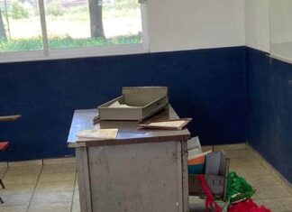 Saquean Preparatoria Natalio Vazquez en La Piedad Michoacán.