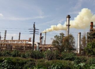 Recomienda Gobierno municipal de Salamanca, no salir de casa por emanacion de nube amarilla de refinería Antonio M. Amor.