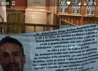 Colocan narcomanta en el acceso principal de la presidencia municipal de León.