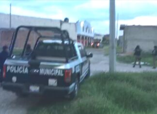 Rafaguean salón de fiestas y queman un vehículo en Cortázar, también lanzaron un artefacto explosivo, que no detonó; no hay heridos ni muertos.