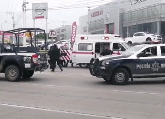 Dos hombres fueron atacados a balazos en Celaya, uno murió y el otro fue trasladado grave.