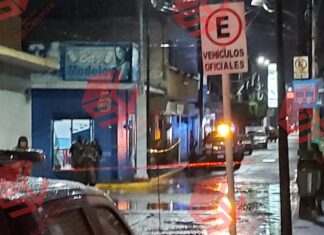 Ejecutan a dos hombres en el interior de una cantina en Moroleon.