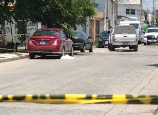 Ejecutan a «el wacko» abordo de su auto que conducía como Uber en León.