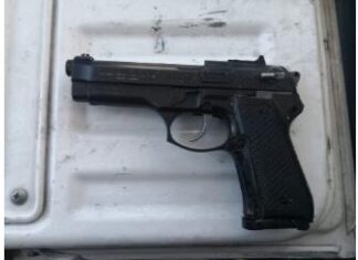 Policías municipales en Celaya detienen a dos por intento de asalto a gasolinera.