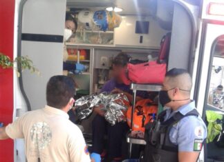 Cuerpos de seguridad en León ayudan a mujer en labor de parto.