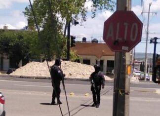 Falsa amenaza de bomba en loa juzgados en San Miguel Allende, provocó la evacuación de al menos 500 personas.