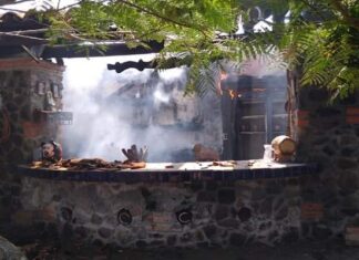 Rafaguean e incendian una casa en Celaya, dejan una cartulina con un mensaje alusivo a un grupo delictivo.