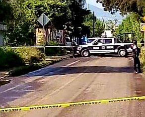 En intento de ejecución a una elemento de la policía municipal de Valle de Santiago, ella resultó ilesa; hubo un delincuente herido y otro mas detenido.