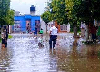 Protección Civil, Bomberos, Tránsito y Policía Municipal, atendieron al menos 40 reportes ciudadanos por las fuertes lluvias de ayer en León.