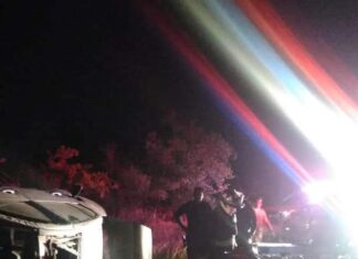 Cuatro muertos, incluyendo dos menores de edad y tres heridos de una familia , saldo de la volcadura de una camioneta en la carretera Guanajuato- Dolores Hidalgo.