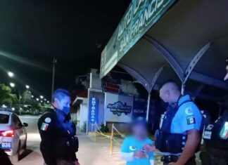 Tránsitos de Leon localizan a menor de edad extraviado, lo entregan a su familia.
