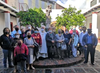 Festejan a los abuelos en su día en Salvatierra.