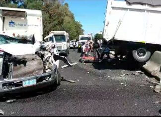 Choque por alcance entre dos camiones dejo un saldo de una persona gravemente lesionada en la Carretera Salamanca-Celaya.