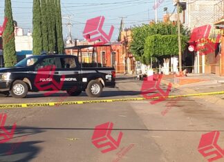 Comando armado ejecuta a dos policías municiplaes en Yuriria.