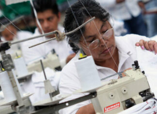 Denuncian maquileras en Moroleon, falta de compromiso de sus empleadores.