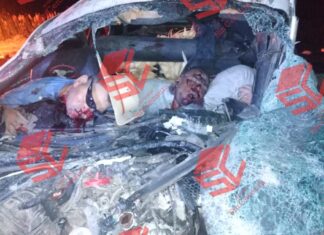 Tres muertos y un herido fue el saldo de un choque frontal entre un auto y una camioneta, en la carretera federal Yuriria- Valle de Santiago.