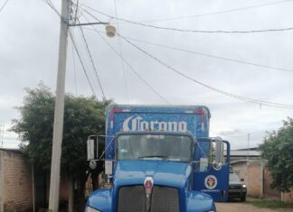 Detienen a seis sujetos que momentos antes habían robado un tractocamion de conocida marca de cerveza en Celaya.