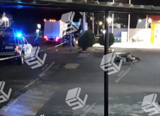 Tiran los cuerpos de dos personas sin vida, en la salida a Salvatierra, en Yuriria.