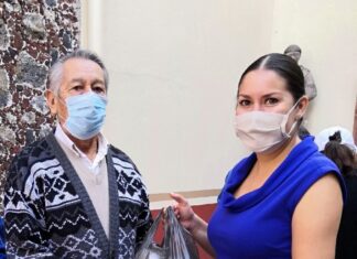 Benefician a familias vulnerables con despensas en Salvatierra.