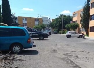 Un muerto y un herido fue el saldo de un ataque armado en una casa de la colonia Los Pinos, en Celaya.