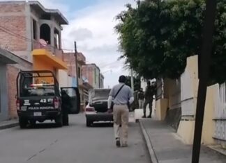 Dos mujeres fueron atacadas a balazos en una pollería en Tarimoro, una murió y la otra resultó gravemente lesionada.