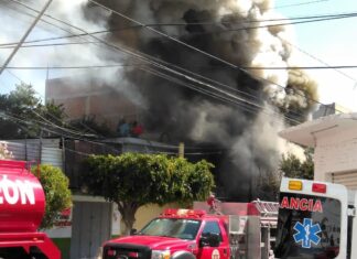 Incendio de peletería generó una gran movilización de los cuerpos de rescate en León.