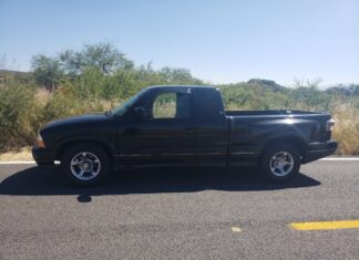 Policía municipal de Salvatierra recupera camioneta con reporte de robo.