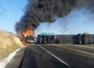 En desigual choque entre un tráiler y un auto, dos adultos mayores perdieron la vida, en la autopista Salamanca- Morelia, en Yuriria.