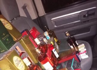 Policía de León detiene a tres sujetos por el delito de robo a comercio.