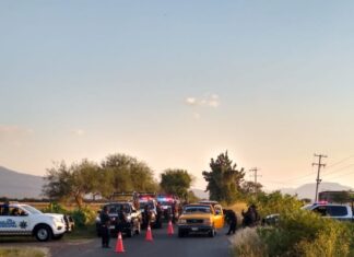 En operativos de vigilancia policía de Salvatierra, detuvo a dos sujetos armados y recuperaron tres vehículos con reporte de robo.