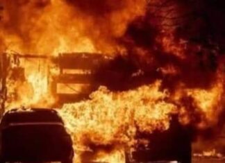 Queman vehículo en el acceso a la Universidad Politécnica de Cortázar, no se reportan decesos, ni lesionados.