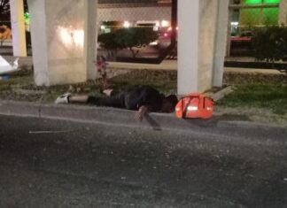 Policía municipal fallece después de derrapar con la moto que conducía en León.