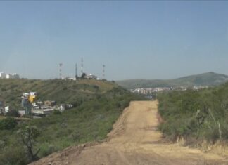 Clausuran camino ilegal que beneficia a suegro del alcalde de Guanajuato.